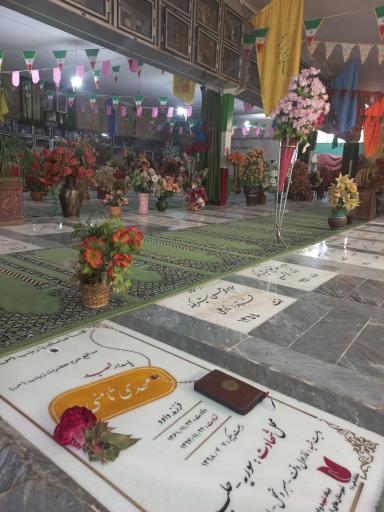 عکس آرامستان حسین رضا