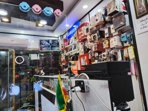 عکس موبایل سرخ همراه