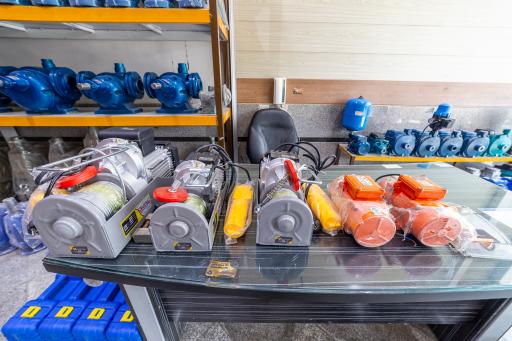 عکس فروشگاه کالای صنعتی شرق