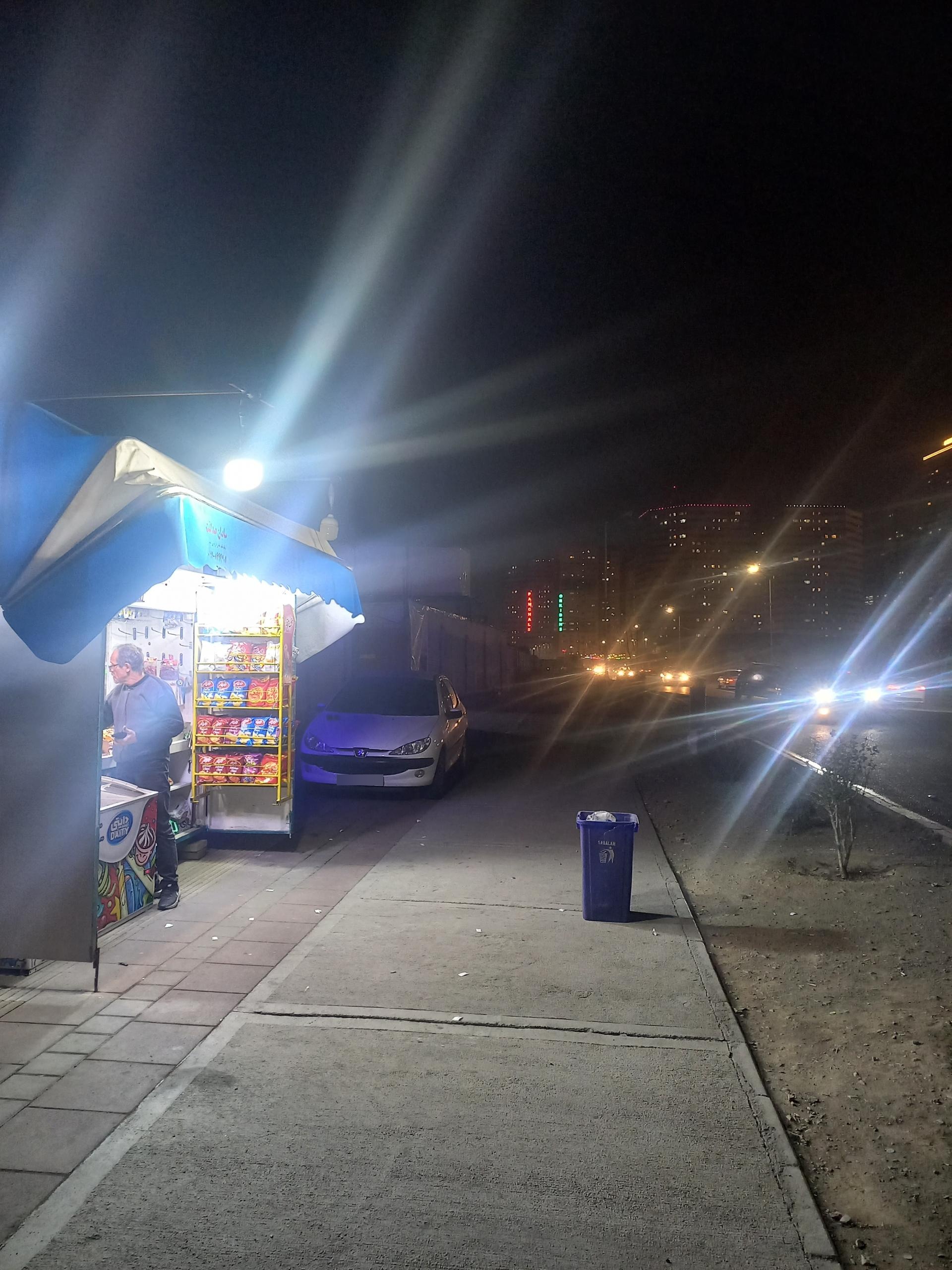 عکس دکه مطبوعاتی