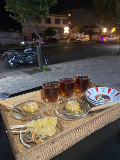 عکس کافه خیابانی چای چی